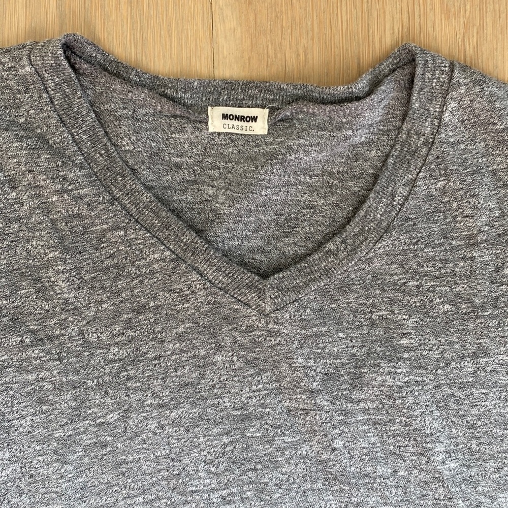 Kids Monrow size 10 v-neck tee